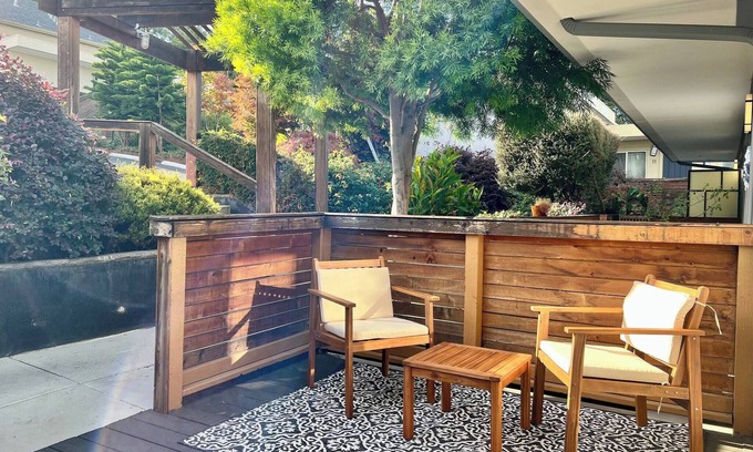 Belmont Bed & Breakfast | Quiet & Cozy, Walk 2 Shop, Laundry Parking & Patio