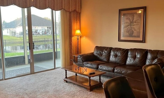 OakLeaf Plantation House | Quiet Cul-de-sac 4 bedroom/2 bath home close to everything