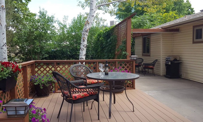Fruitvale House | Quiet cul-de-sac 3 BR home & patio garden