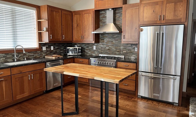 Crowley Lake House | Quiet culdesac just outside of Mammoth Lakes