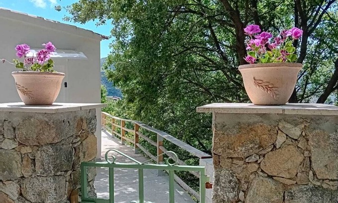 Nessa House | Quiet, detached house, sleeps 3 or 4 if baby, pets welcome