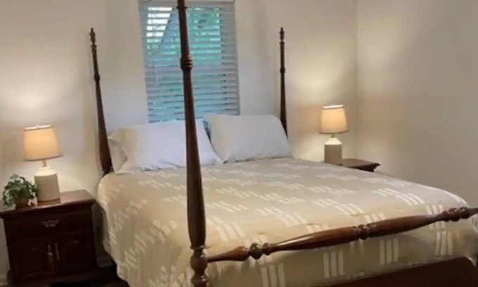Turners House | Quiet, East Springfield Exclusive Home- Pet-Friendly!