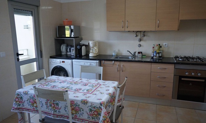 Correeira Apartment | Quiet F4 apartment 5 minutes from Olhão town center, Algarve