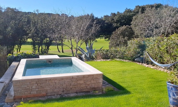 Garrigues Villa | Quiet, facing the golf course, 5 minutes from the town center, very central