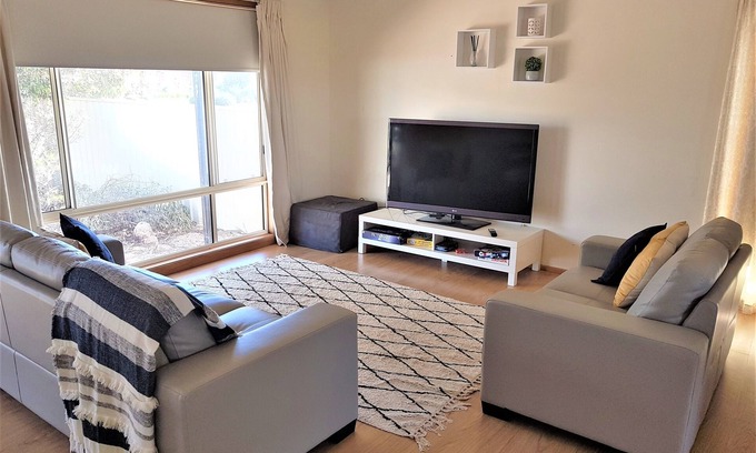 District Council of the Copper Coast House | Quiet, family-friendly house, 500m from the beach, great for kids, free WiFi
