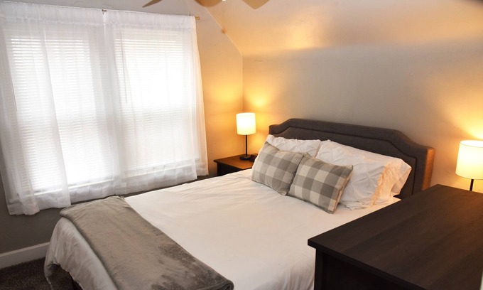 Burlington House | Quiet Family-Friendly 2 bedroom One Bathroom