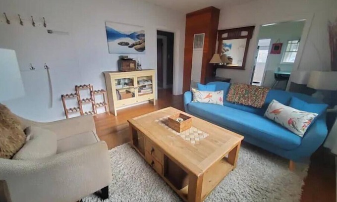 Castlegar House | Quiet, Family Friendly Suite Downtown Castlegar