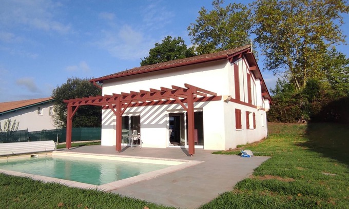 Mouguerre House | Quiet family villa with heated pool, 10 min from Bayonne