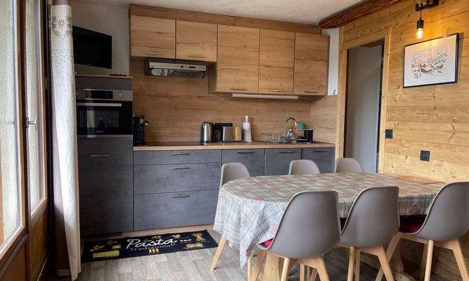 Notre-Dame-de-Bellecombe Apartment | Quiet studio cabin with parking near amenities