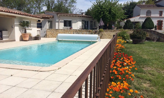 Saint-Martin-de-Villereglan House | QUIET 8-BED FAMILY HOME WITH SWIMMING POOL