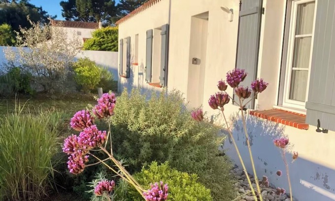 Brem Sur Mer House | Quiet garden apartment just minutes from town center and beaches.
