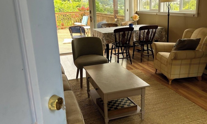 San Rafael Cottage | Quiet garden cottage with view deck in San Rafael
