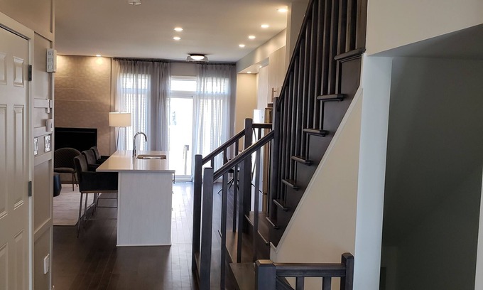 Leitrim House | Quiet Gate-Away for Short-Term Stay - Minutes from Ottawa International Airport