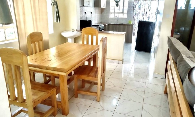 Juja House | Quiet Gated Getaway- Perfect for Business, Students and Vacationer Free WiFI.