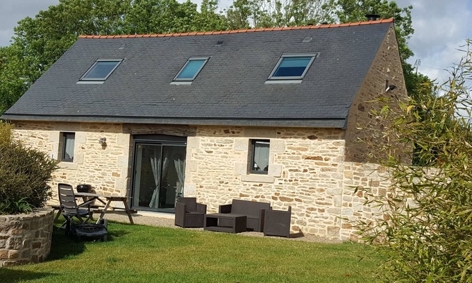 Ploneour-Lanvern Cottage | QUIET GITE 4 PEOPLE NEAR THE SEA WITH COVERED POOL