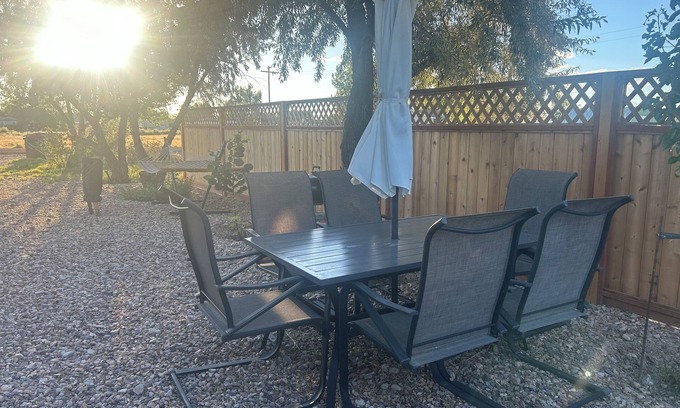 Delta House | Quiet Glamper on the Lake – Extended Stays Welcome