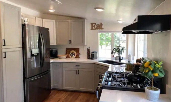 Grass Valley House | Quiet Gold Country Guest House in the Sierra Nevada Mountains. Pet Friendly!