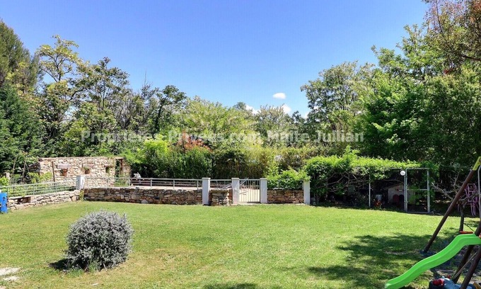 Serviers-et-Labaume House | Quiet, green house at the gateway to the Duchy of Uzès