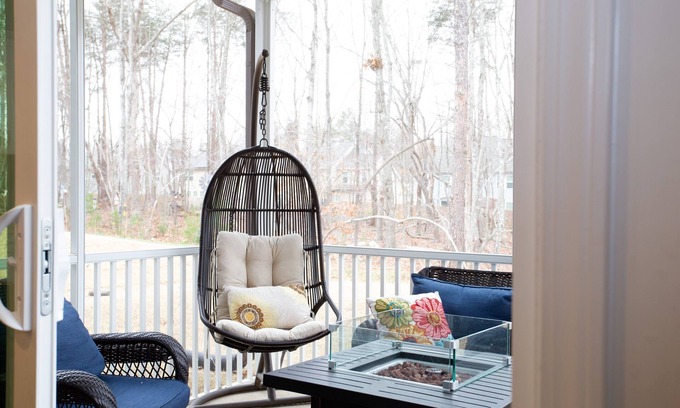 Mebane House | Quiet Home near outlets and lake