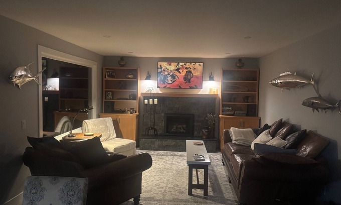 Madeira Park House | Quiet home w/hot tub — Beautiful getaway with gorgeous garden
