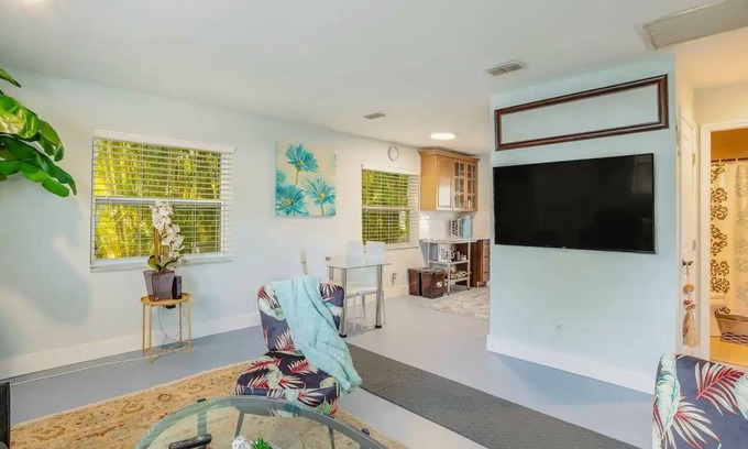Royal Harbor House | Quiet Home w/ Screened Porch + Parking