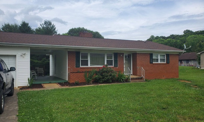 Oak Grove House | Quiet home with large yard