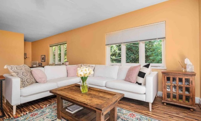 Annapolis House | Quiet home with large yard, close to Navy Bridge.