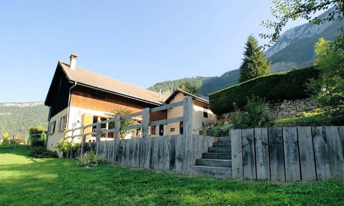 Thorens-Glieres House | Quiet house and garden, between lake and mountains