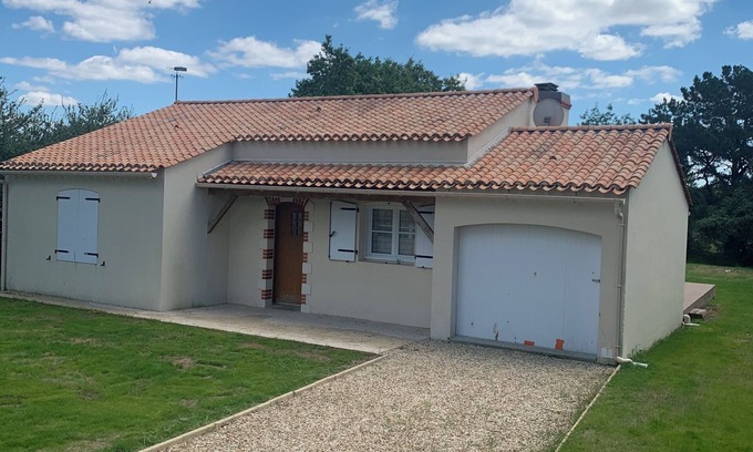 La Chapelle-Hermier House | Quiet house with terrace overlooking large garden 2 minutes from Lac du Jaunay,