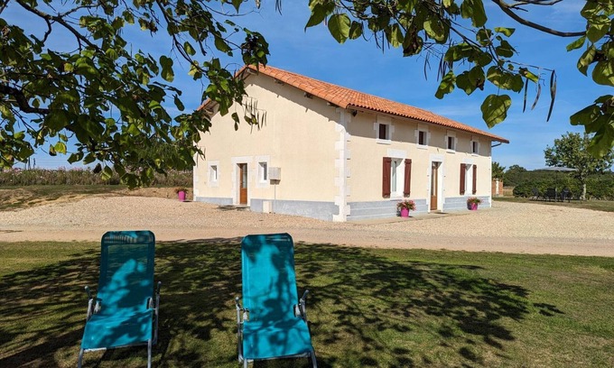 Oradour-Fanais Cottage | Quiet house with large garden and all comforts in Charente Limousine
