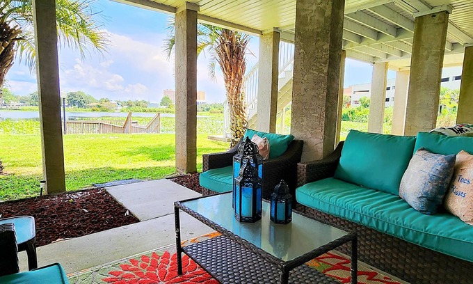 El Centro Beach Condo | Quiet Lakefront Seaside Condo w/Pool, 1 Mile To Pier Park & Frank Brown Park