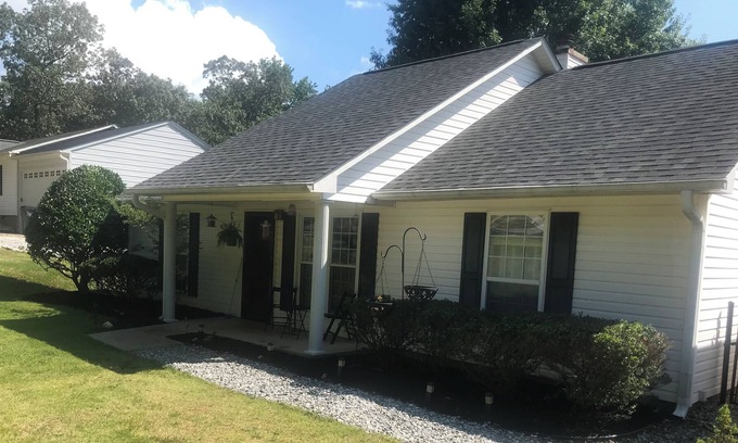 Anderson House | Quiet lakeside getaway house