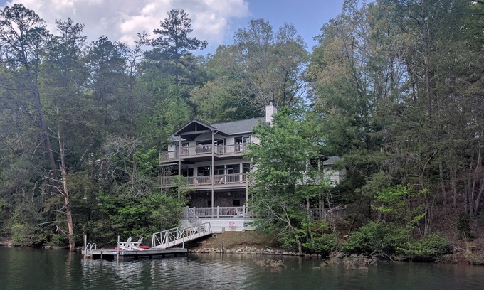 Robbinsville House | Quiet Lakeside Mountain Retreat on beautiful Lake Santeetlah