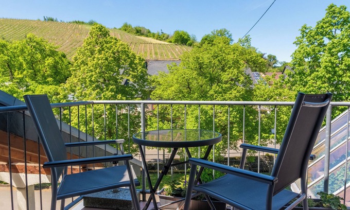 Burgen Apartment | Quiet living at the winegrower's with a view of the vineyards - own restaurant