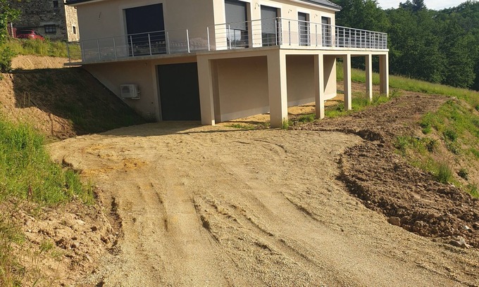 Argentat House | Quiet location near village