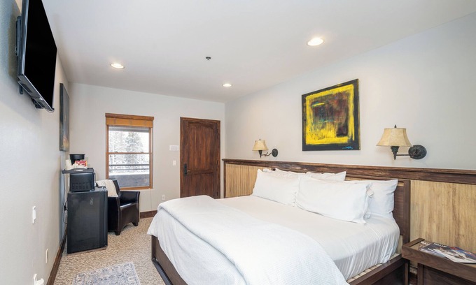 Mountain Village Hotel | Quiet Lock-Off King Room in Mountain Village