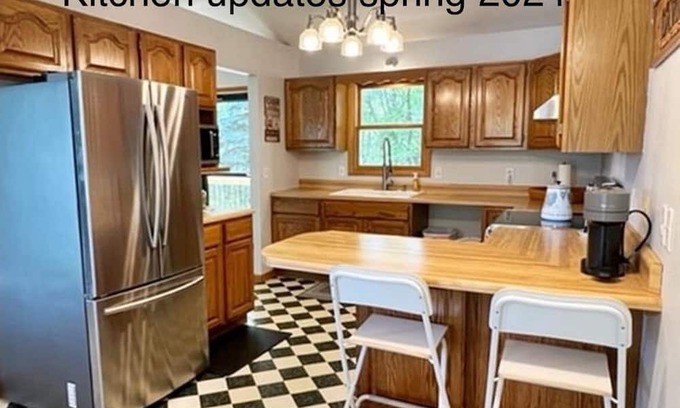 Wauksaukee House | QUIET LOST LAKE WATERFRONT HOME SLEEPS 14 - 3 BD/2.5BA - UPDATES SPRING 2024