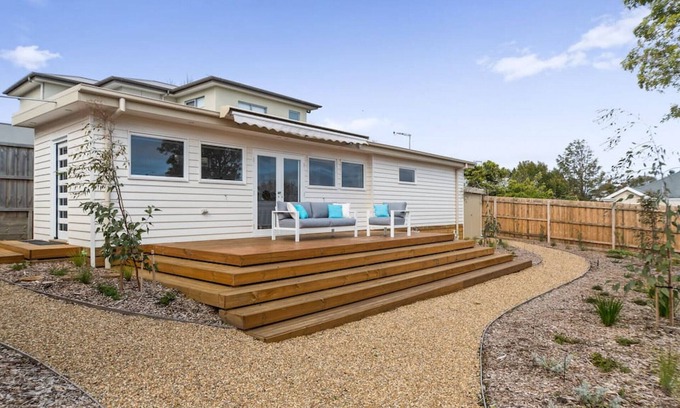 Mornington Apartment | Quiet, luxurious Guest House - Couples Retreat