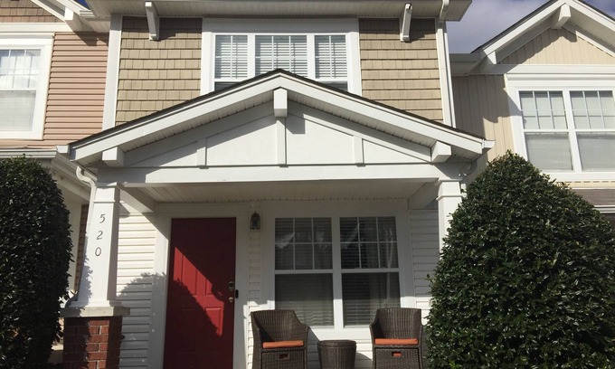 Nashboro Village House | Quiet/Luxury Townhouse on Golf Course!