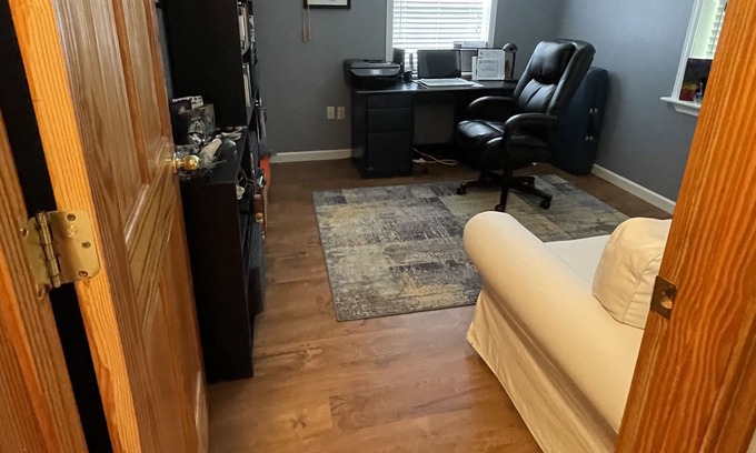 West Gardiner House | Quiet, meticulously clean house close to beaches, and shopping.