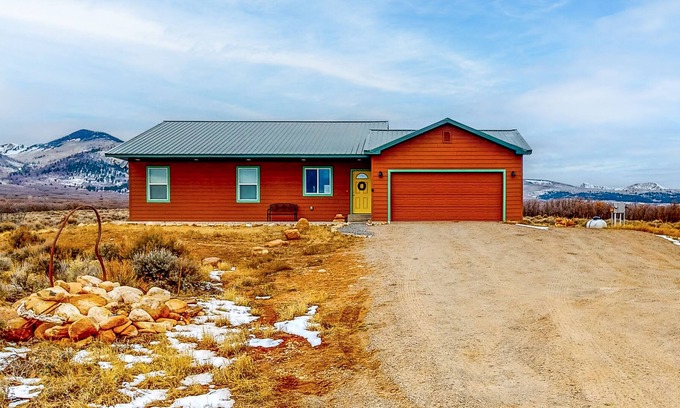 La Sal House | Quiet, mountain-view home near Moab & outdoor adventures