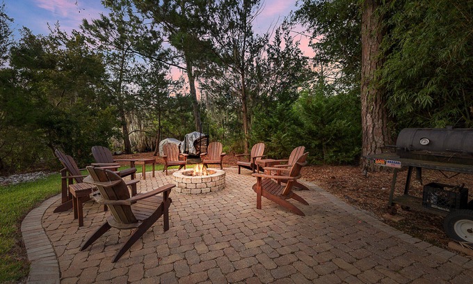 Saint Simons Heights House | Quiet Neighborhood Family Retreat | Marsh Views | Access to Community Pool
