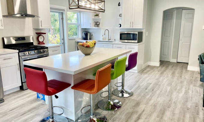 Tarpon River House | Quiet neighborhood-close to the action.