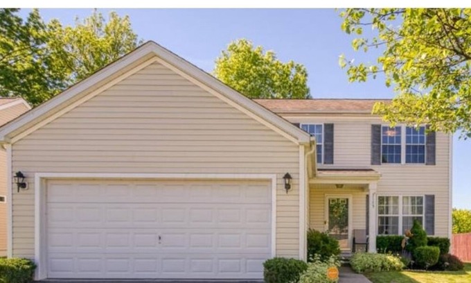 Northeast Columbus House | Quiet neighborhood, 10min to airport, 5min to Easton mall. Nonsmokers only