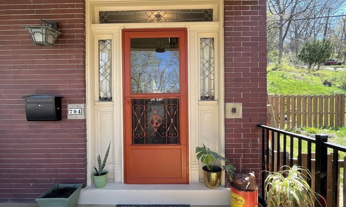 South Hills House | Quiet neighborhood 5 mins from downtown