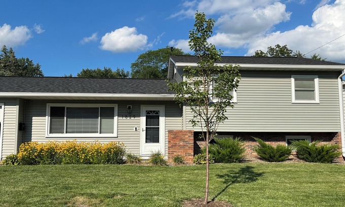 Bettendorf House | Quiet neighborhood surrounded by parks near multipurpose trail through QCn