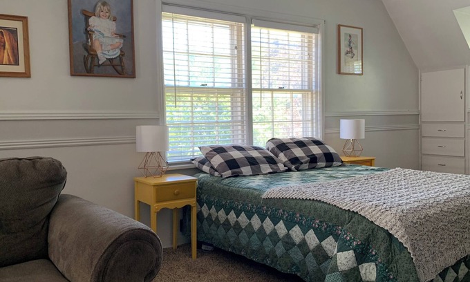 Burley Apartment | Quiet Neighborhood, Second-Floor, Large Rooms, Ample Street Parking