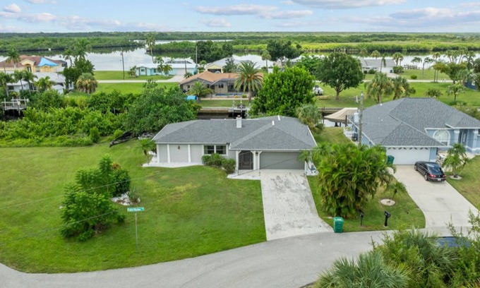 Punta Gorda House | ☼ Quiet Neighborhood on a Canal with Boat Dock, Sea Wall and Lanai! ☼