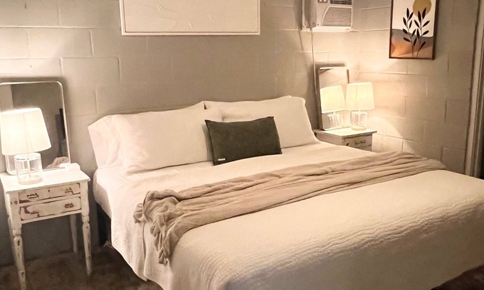 Jefferson House | - Quiet North Shore of Caddo Lake-Water Access-Kayaks-Canoe-Boathouse -