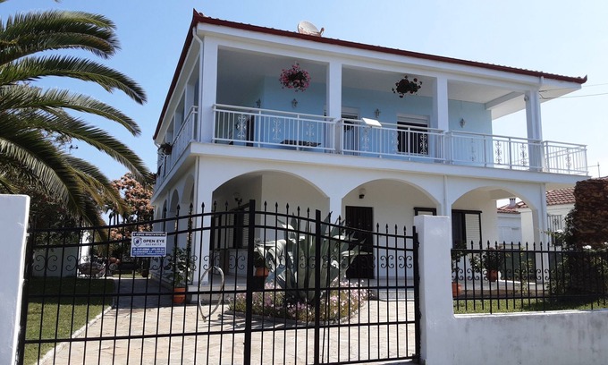 Nea Mesagkala Apartment | Quiet oasis of well-being for 2-5 persons, 300 m to the beach